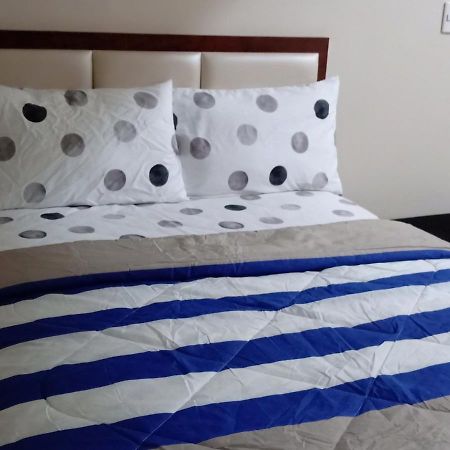 One Uptown Opposite Of Grandhyatt Hotel Manila Taguig City Εξωτερικό φωτογραφία