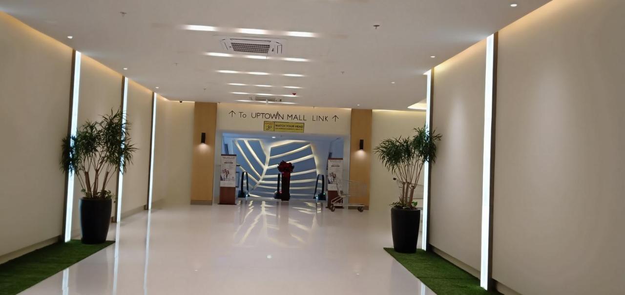 One Uptown Opposite Of Grandhyatt Hotel Manila Taguig City Εξωτερικό φωτογραφία