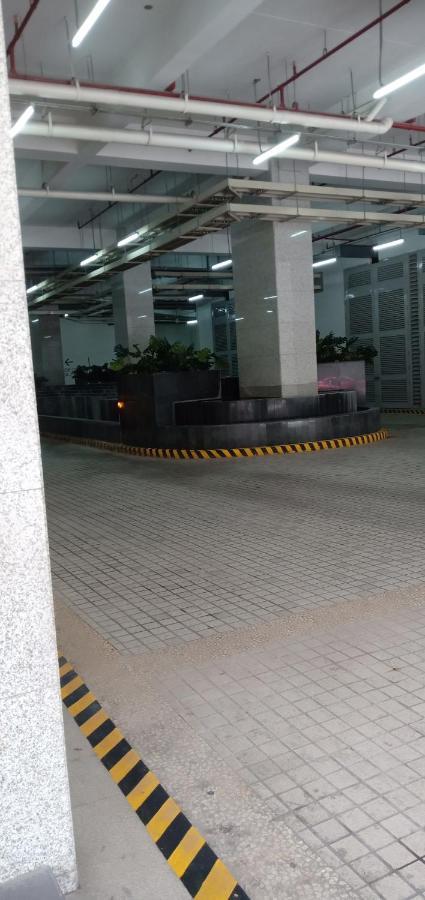 One Uptown Opposite Of Grandhyatt Hotel Manila Taguig City Εξωτερικό φωτογραφία