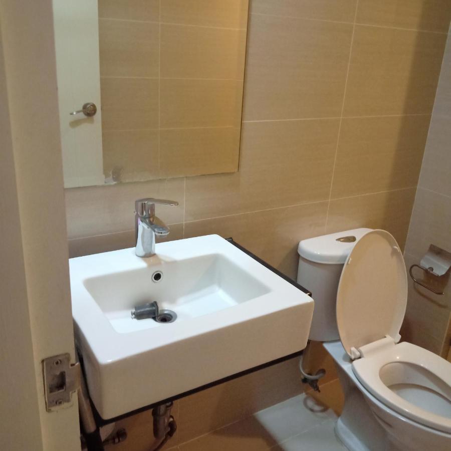 One Uptown Opposite Of Grandhyatt Hotel Manila Taguig City Εξωτερικό φωτογραφία