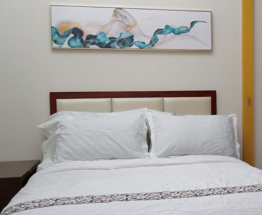 One Uptown Opposite Of Grandhyatt Hotel Manila Taguig City Εξωτερικό φωτογραφία
