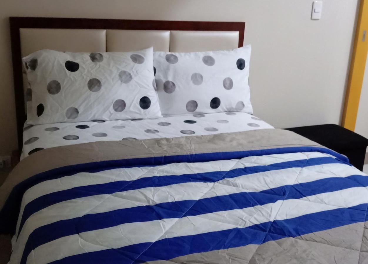 One Uptown Opposite Of Grandhyatt Hotel Manila Taguig City Εξωτερικό φωτογραφία