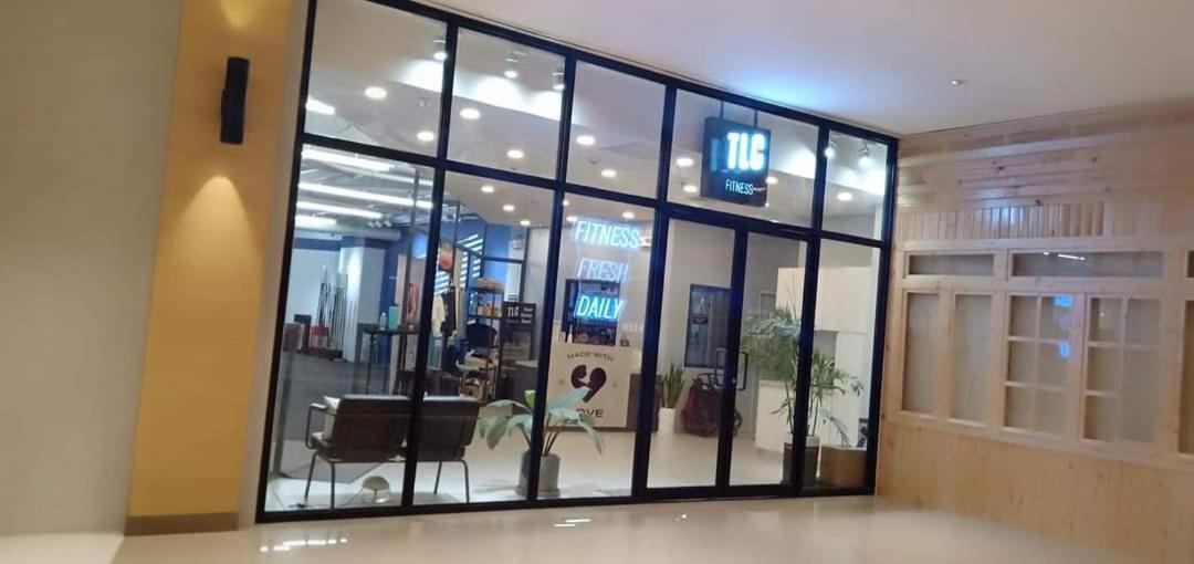 One Uptown Opposite Of Grandhyatt Hotel Manila Taguig City Εξωτερικό φωτογραφία